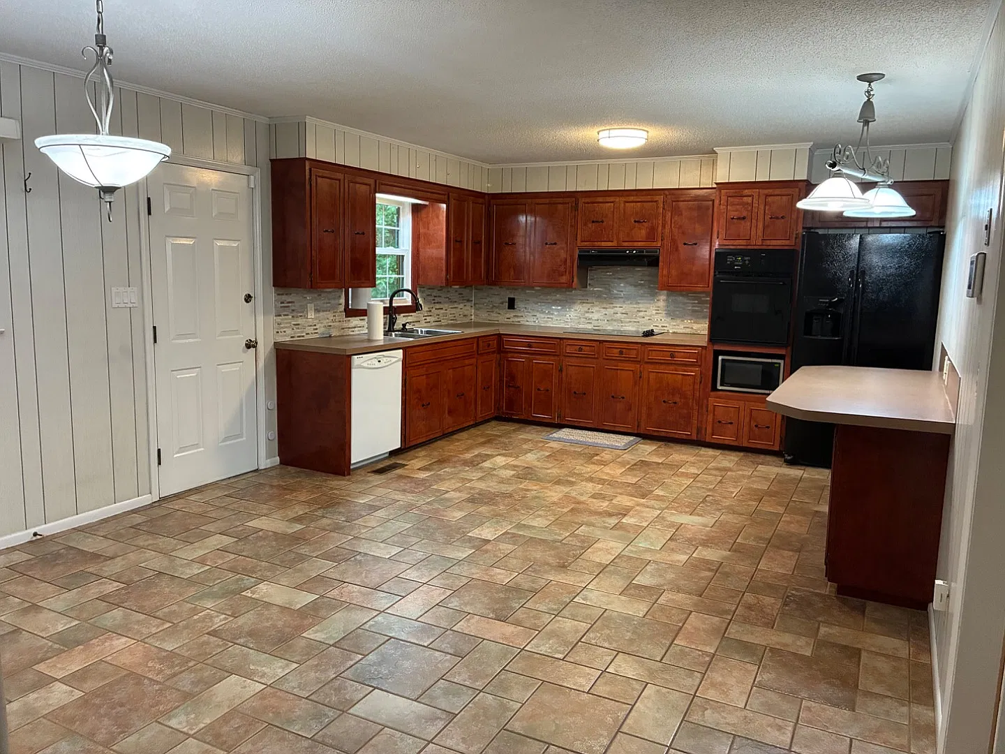 2606 Logan Dr — Photo 2