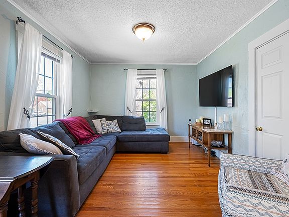 3rd image of 11 Sampson St