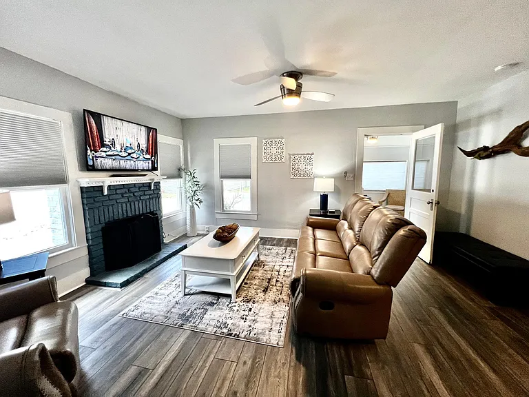 214 Alma Ct — Photo 11