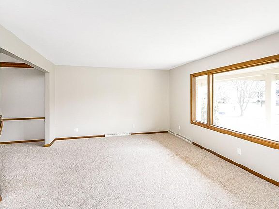3rd image of 7422 Bartholomew Dr