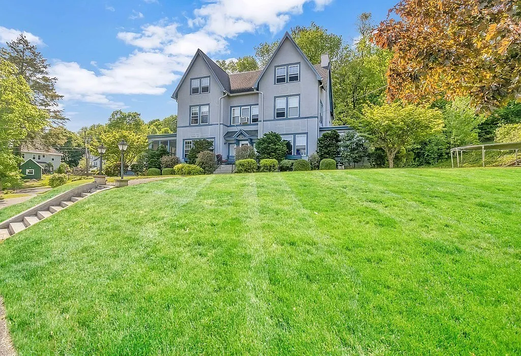 6 bed, 3713 sqft, $850 — Photo 1