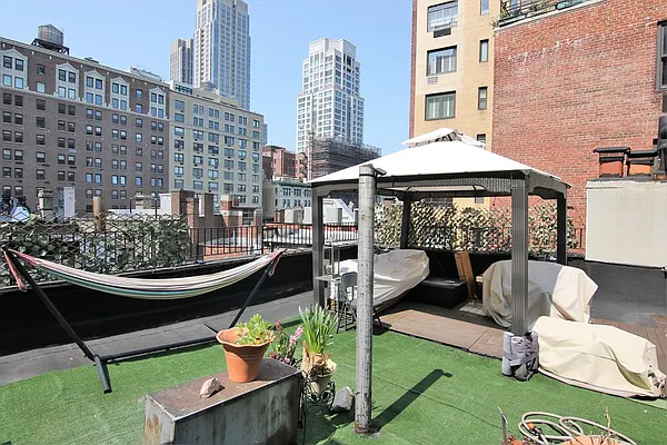 Rented by JK Dansar Corp | media 8