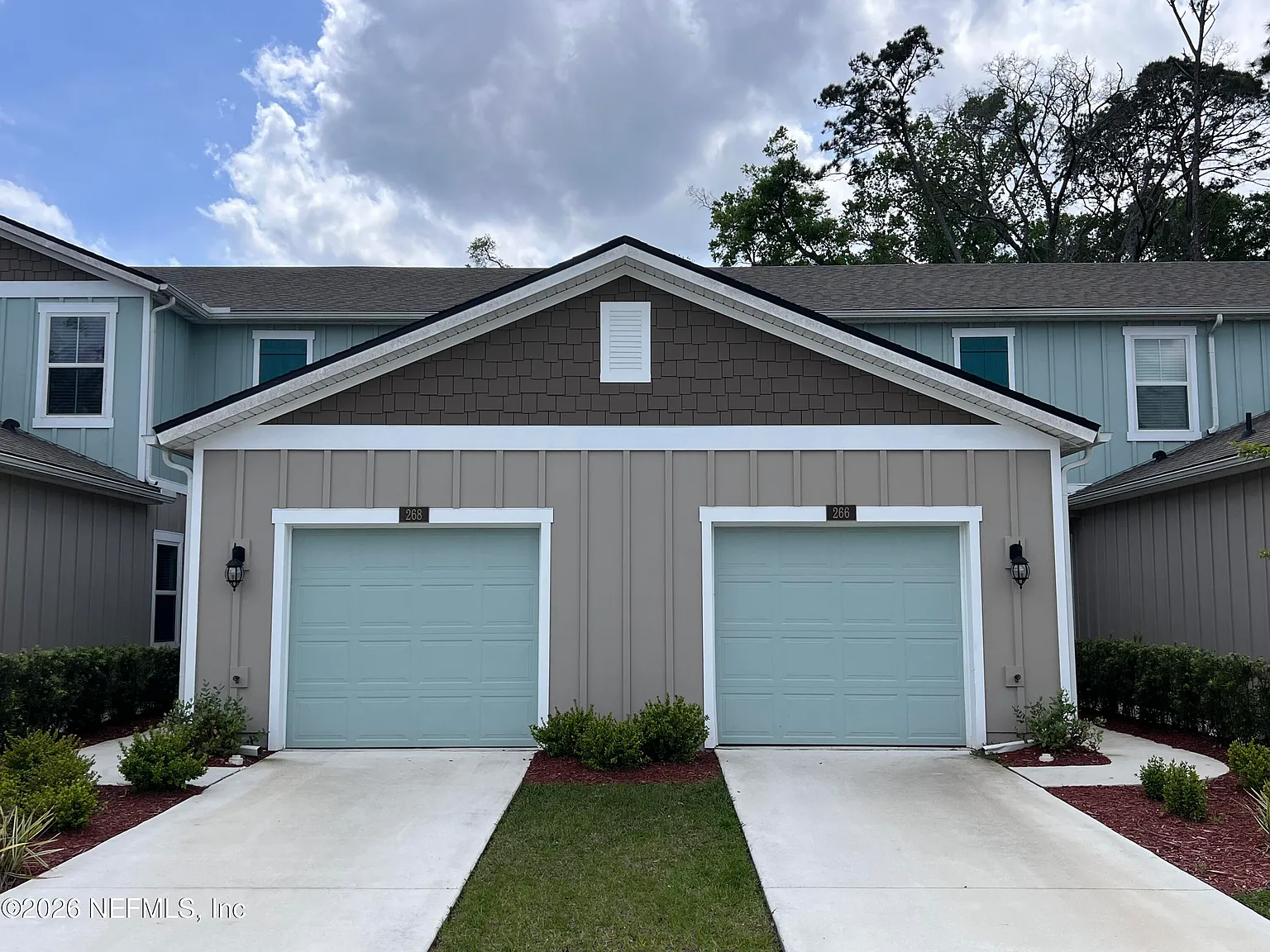 2 bed, 2.5 bath, 1202 sqft, $1,595 — Photo 2