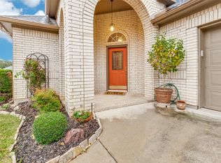 2673 Britany Cir, Bedford, TX 76022