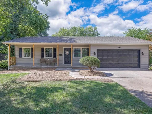 1932 SW 2nd St, Lees Summit, MO 64081