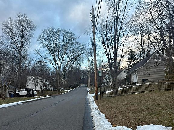 5th image of 121 Split Rock Ln