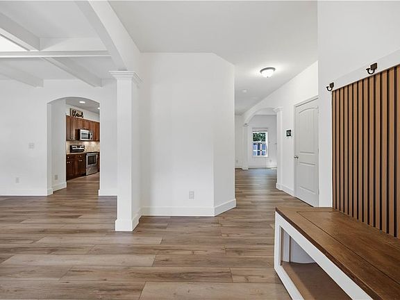 3rd image of 607 28th Ave