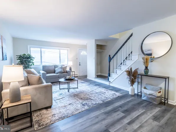 14 W Glenwood Dr APT B, Camp Hill, PA 17011