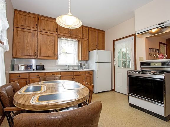 5th image of 328 N Union St