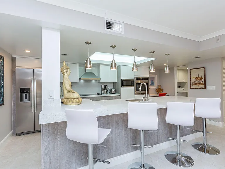 2455 Lindell Blvd #3304 — Photo 4