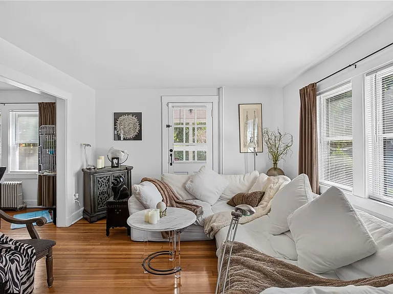 476 Providence St — Photo 15