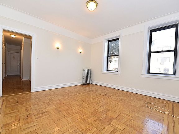 4th image of 3420 32nd St APT 1J