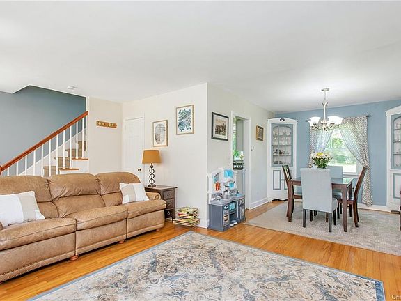 3rd image of 8 Thelma Pl