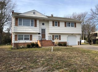 1613 W Maplewood Rd, Wall Township, NJ 07719