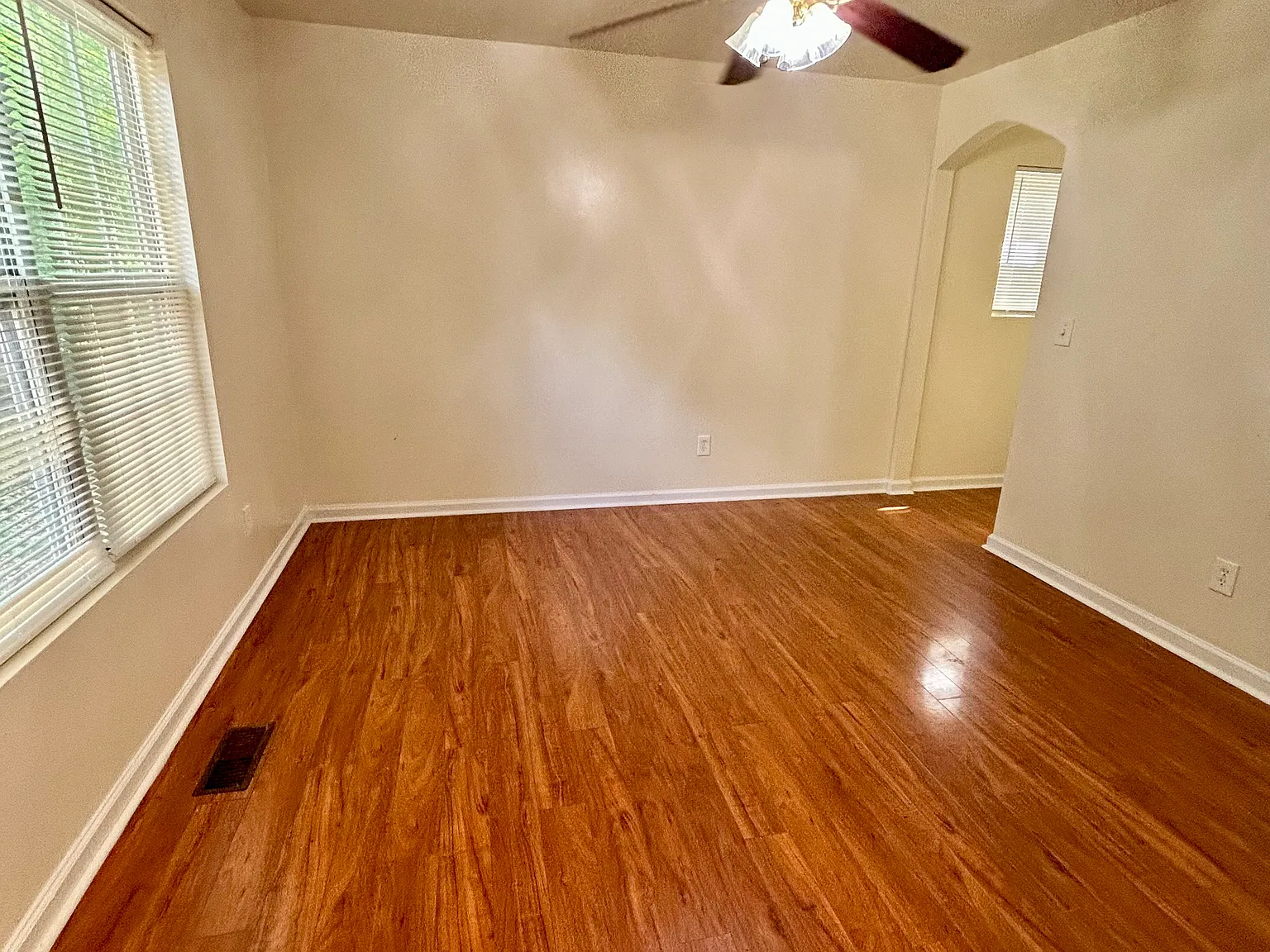 4 bed, 2.5 bath, 1372 sqft, $2,250 — Photo 4