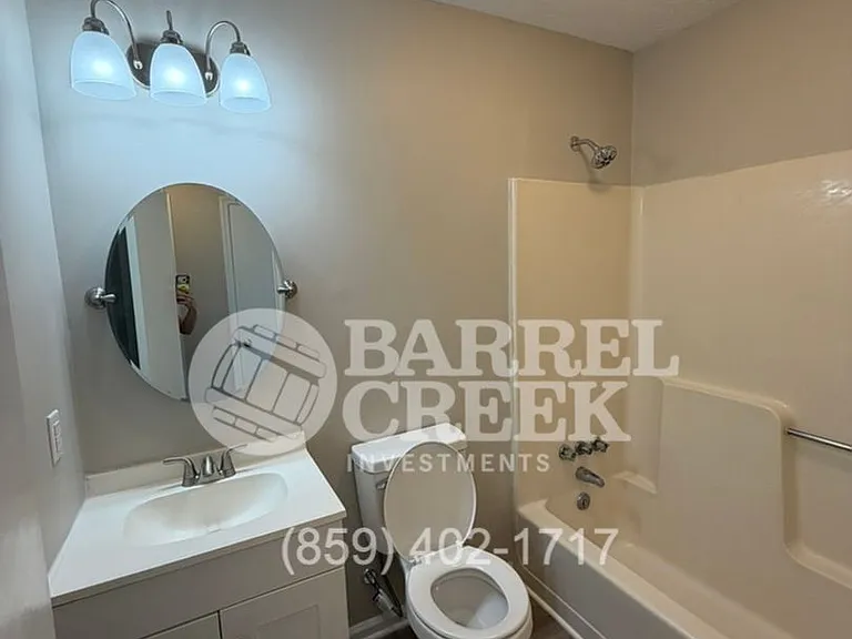 417 Earl St — Photo 11