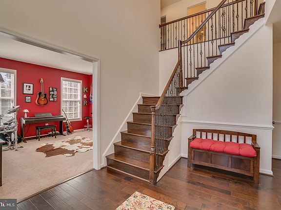 3rd image of 110 Cottage Oak Dr