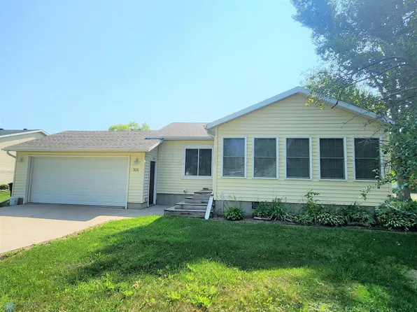 301 3rd Ave N, Casselton, ND 58012