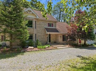 322 Scenic Dr, Blakeslee, PA 18610