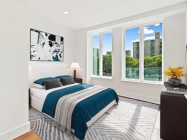 61 Montrose Ave #3D — Photo 4