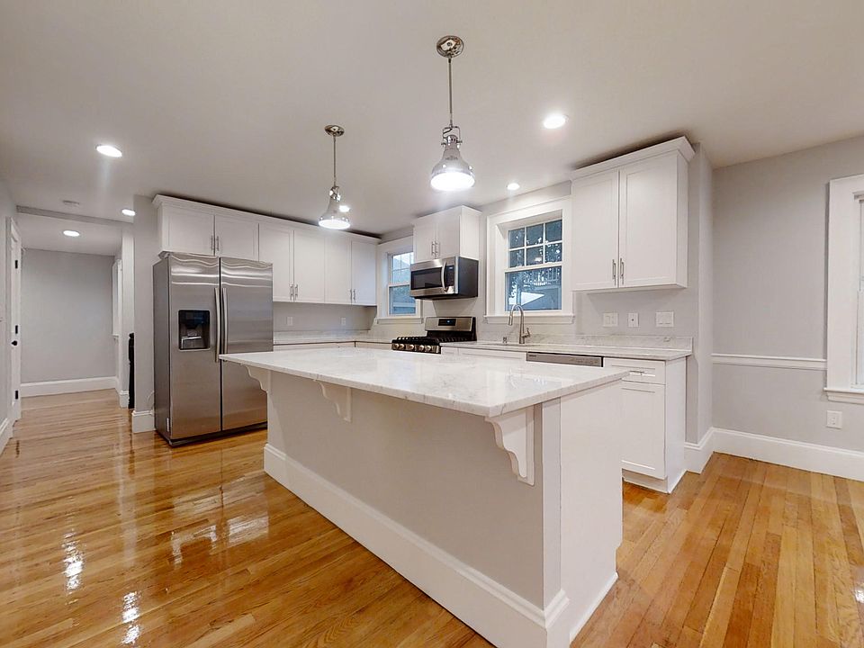 1st image of 31 Grafton St #1