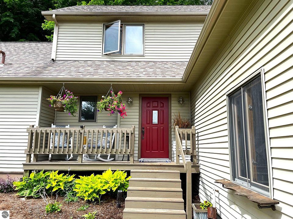 1st image of 4689 Hampshire Dr