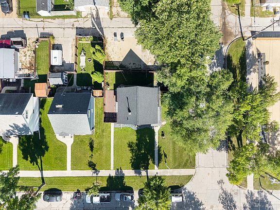 5th image of 691 Jackson Ave #691