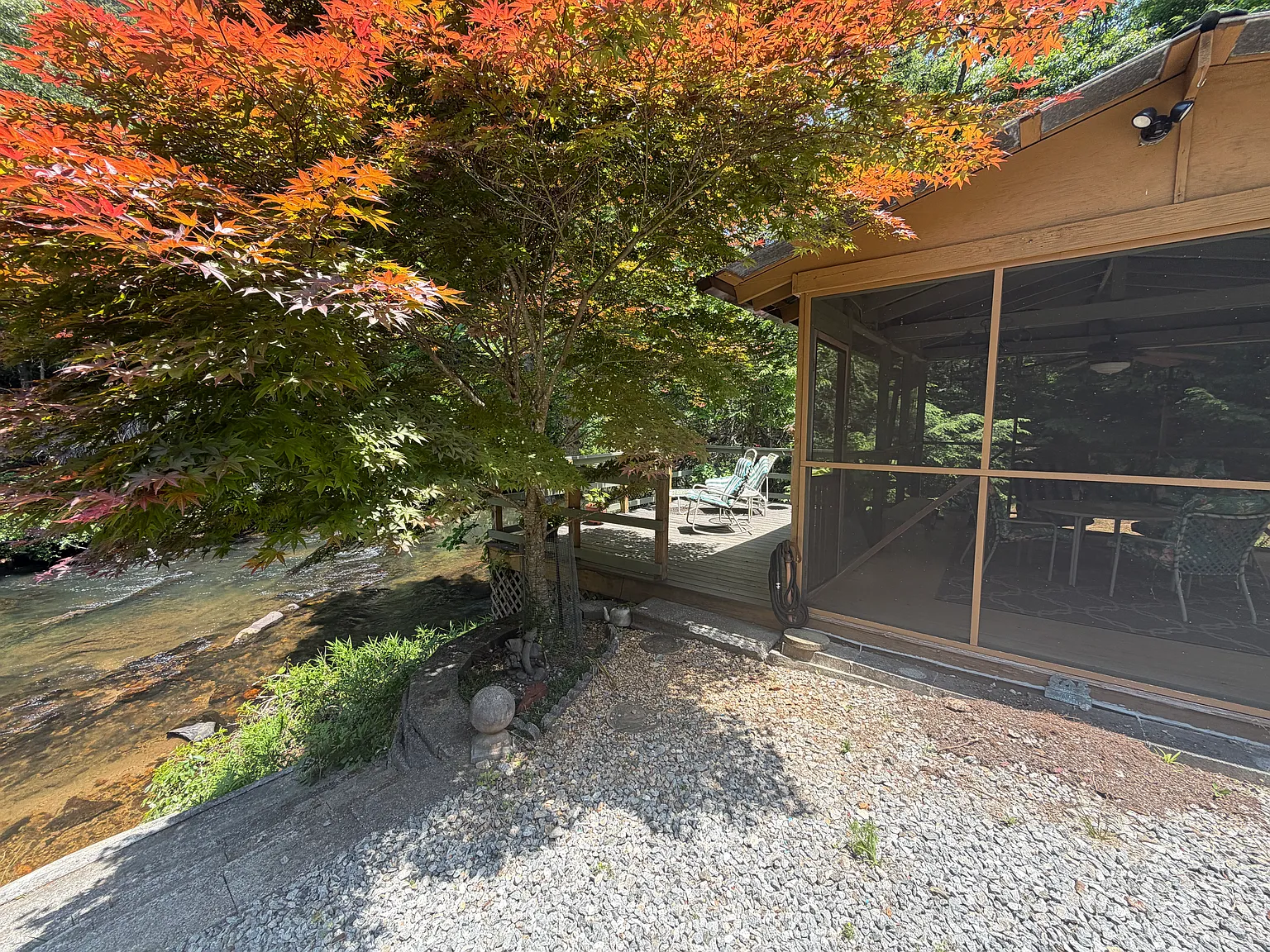 2 bed, 2200 sqft, $1,750 — Photo 2