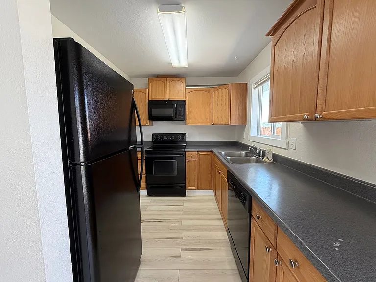 209 Goldcrest St — Photo 6