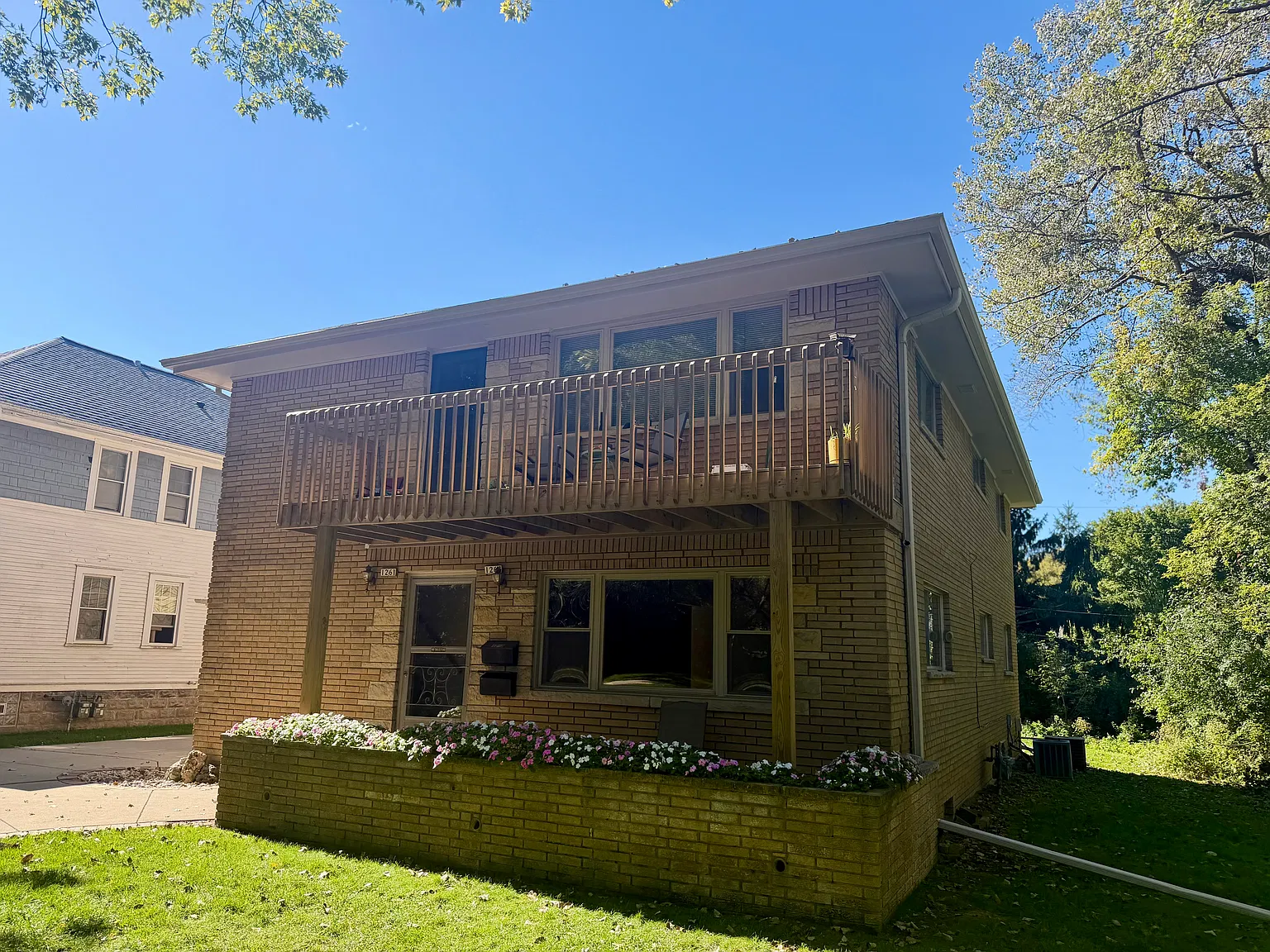 3 bed, 1250 sqft, $1,850 — Photo 1