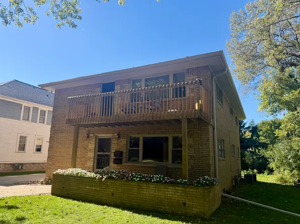 1261 Elm Lawn St, Wauwatosa, WI 53213
