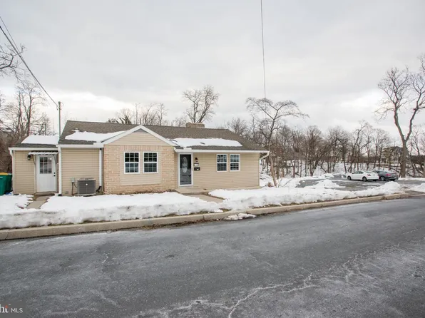 99 E Perry St, Enola, PA 17025