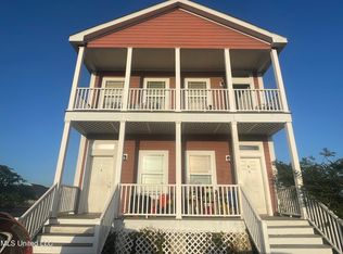 2000 Magazine St #B, Ocean Springs, MS 39564