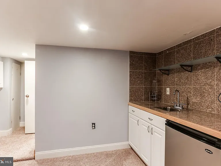814 S Clinton St — Photo 28