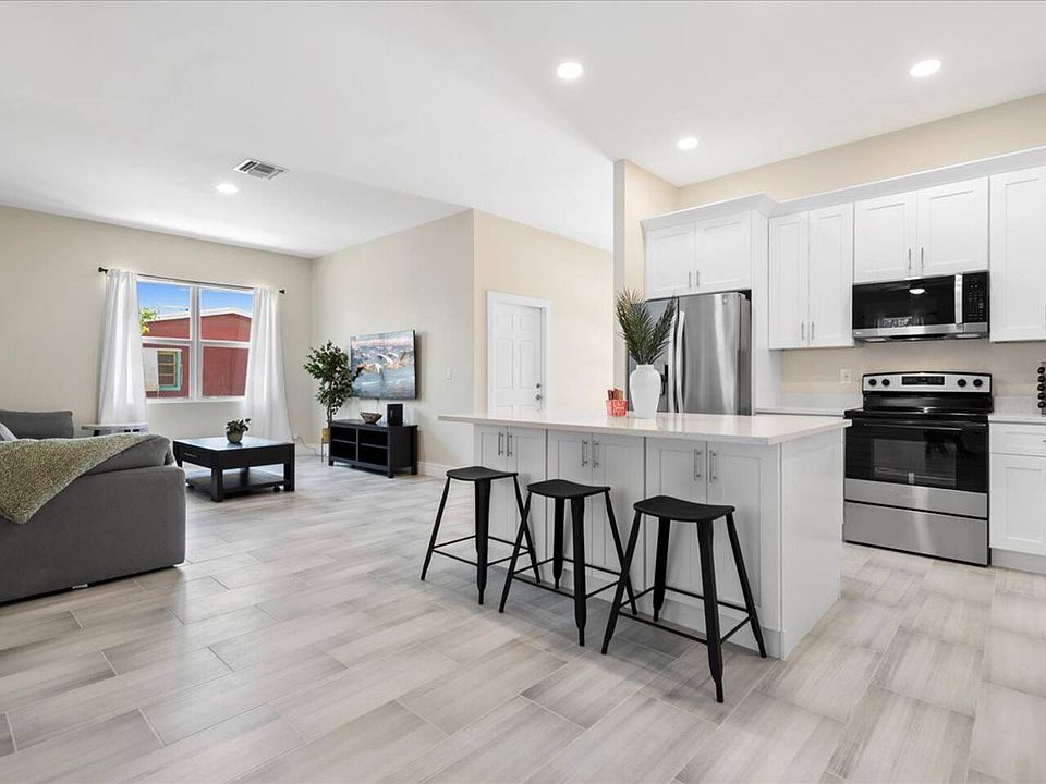 1st image of 818 Foresteria Dr