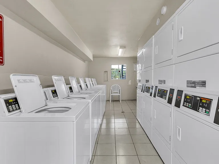 410 Heights | Laundry