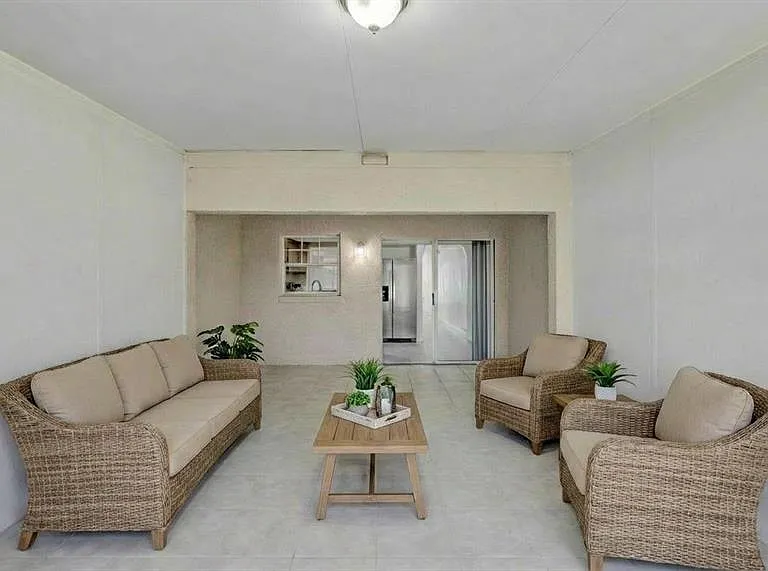727 Kensington Lake Cir — Photo 50