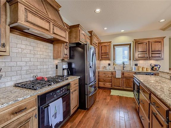 3rd image of 5824 Darnell St