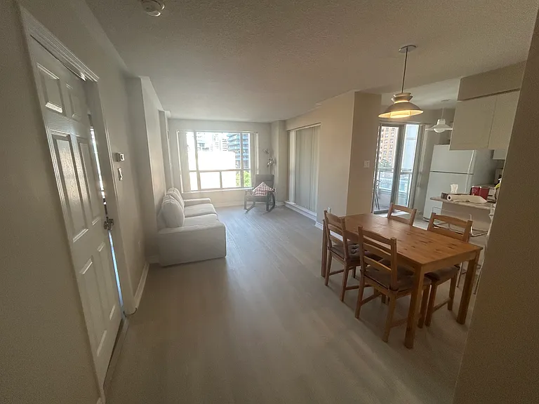 887 Bay St #604 — Photo 8