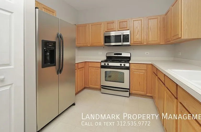 110 Enclave Cir #D — Photo 2