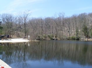 8 Lookout Ln, West Milford, NJ 07480