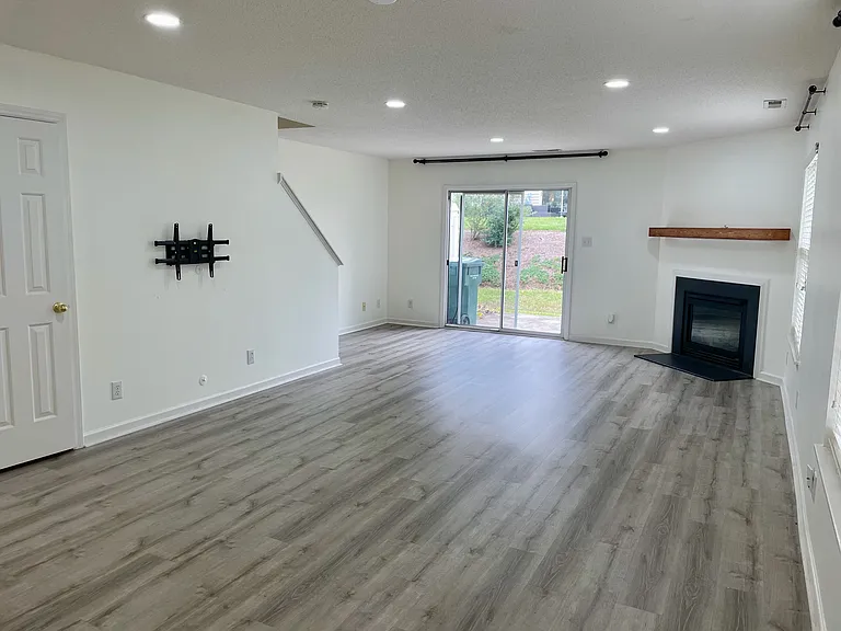 112 Student Pl — Photo 10