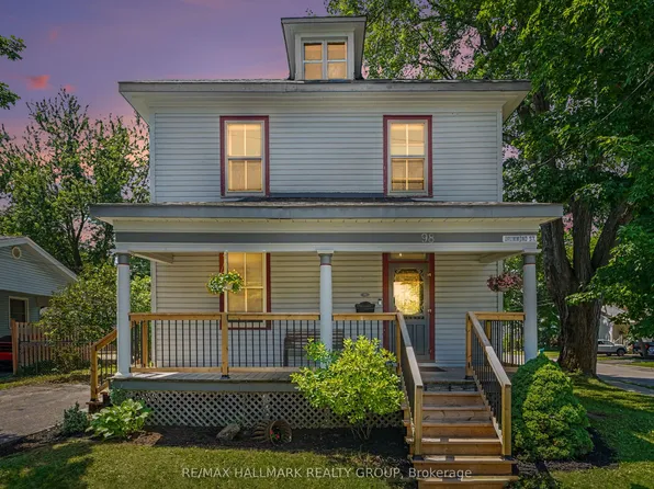 98 Drummond St E, Perth, ON K7H 1H1