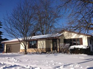 1946 Rambling Rose Rd, Waukesha, WI 53186