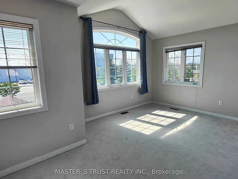 66 Starhill Cres — Photo 10