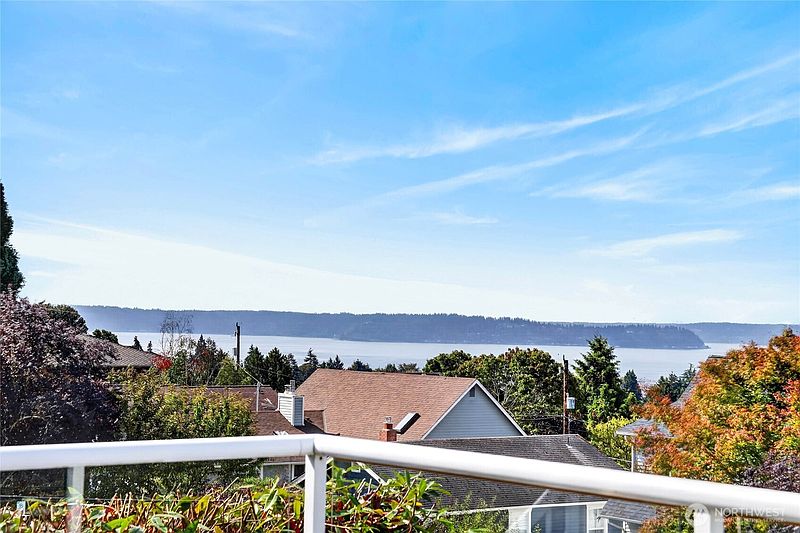 4th image of 4702 45th Avenue SW