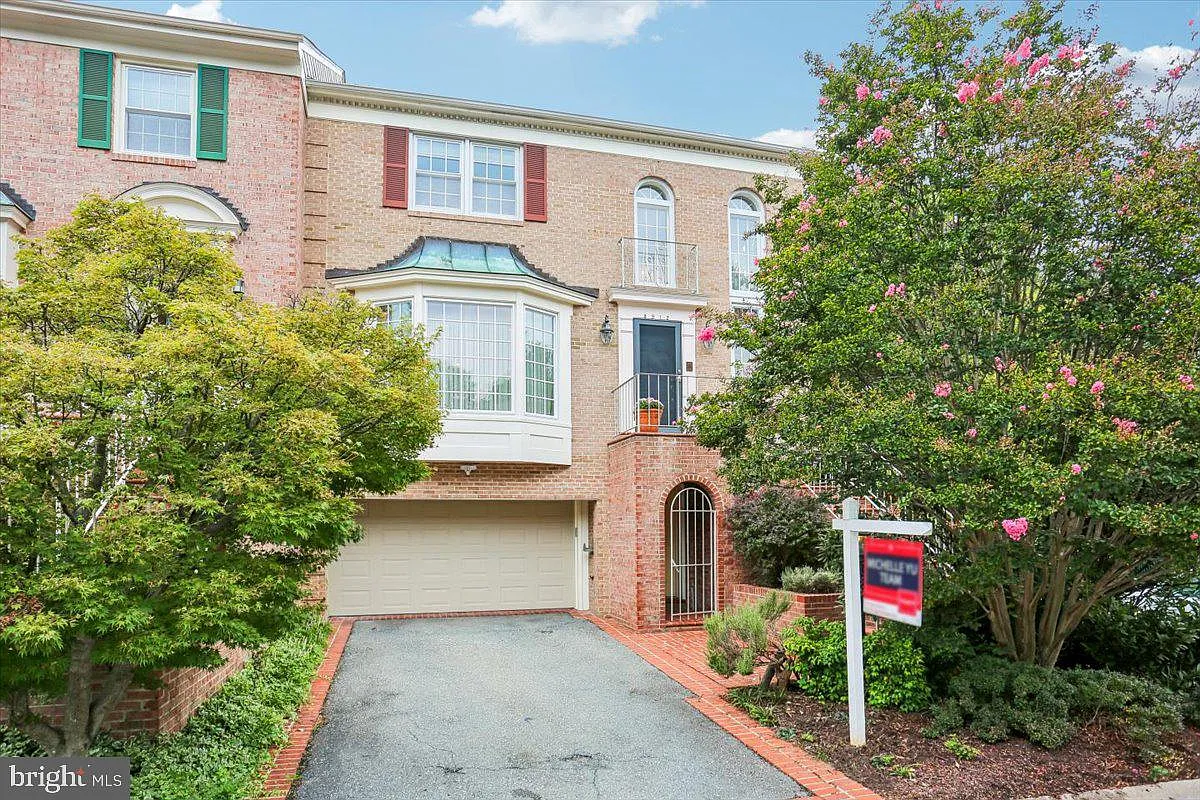 3 bed, 4.5 bath, 2602 sqft, $5,750 — Photo 1