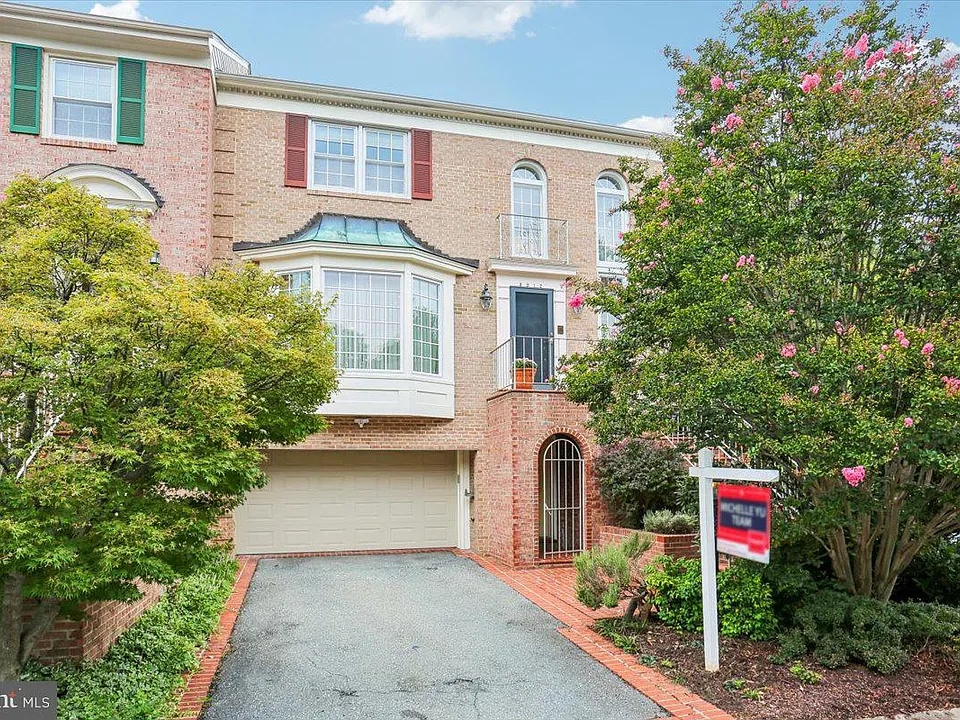 8912 Barrowgate Ct
