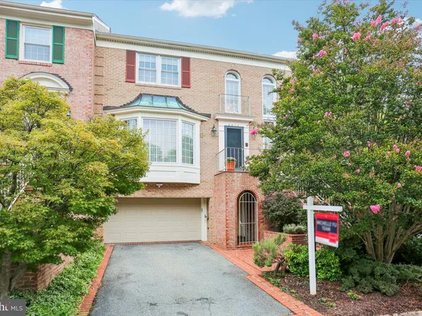 8912 Barrowgate Ct, Potomac, MD 20854