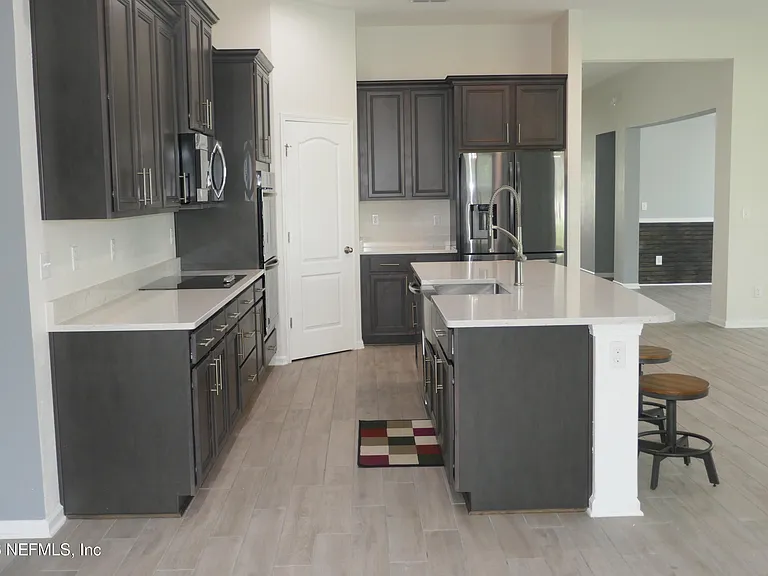 375 Great Lakes Ct — Photo 16